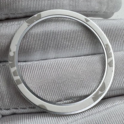 Lunette de montre en alliage d'aluminium et résine luminescente, fond blanc, échelle de points, police noire, 39 mm 