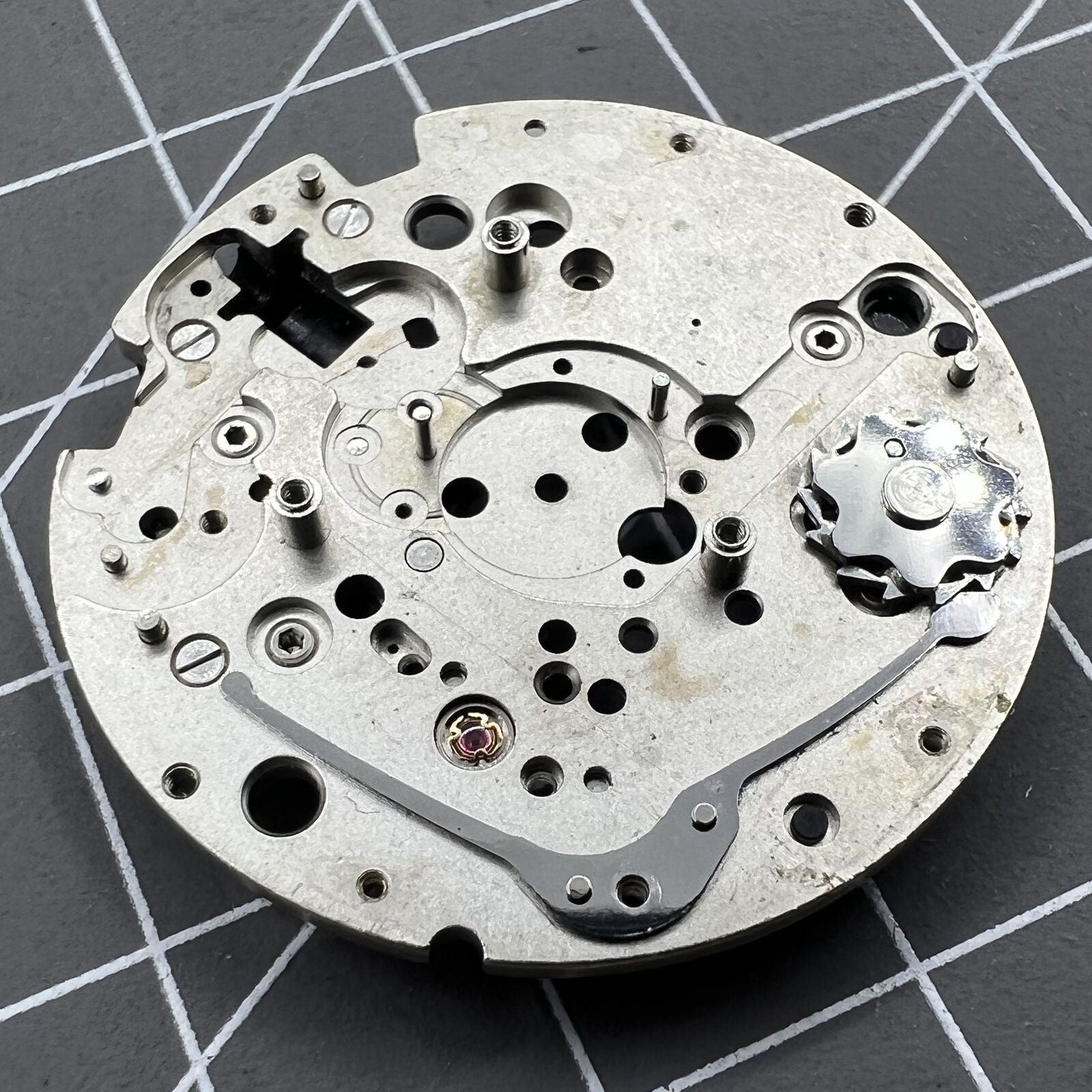 Main Wheel Bridge Splint for ETA C01.211 watch movement, precise replacement part for repair.