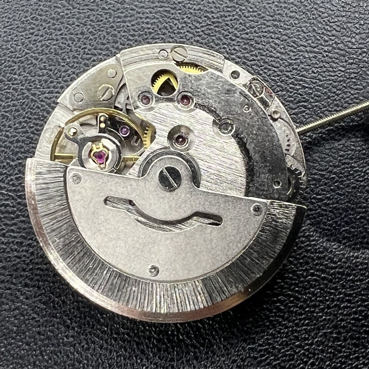 GMT Mechanical watch 2813 with black dial, day-date calendar at 6 o?clock, precise timekeeping.