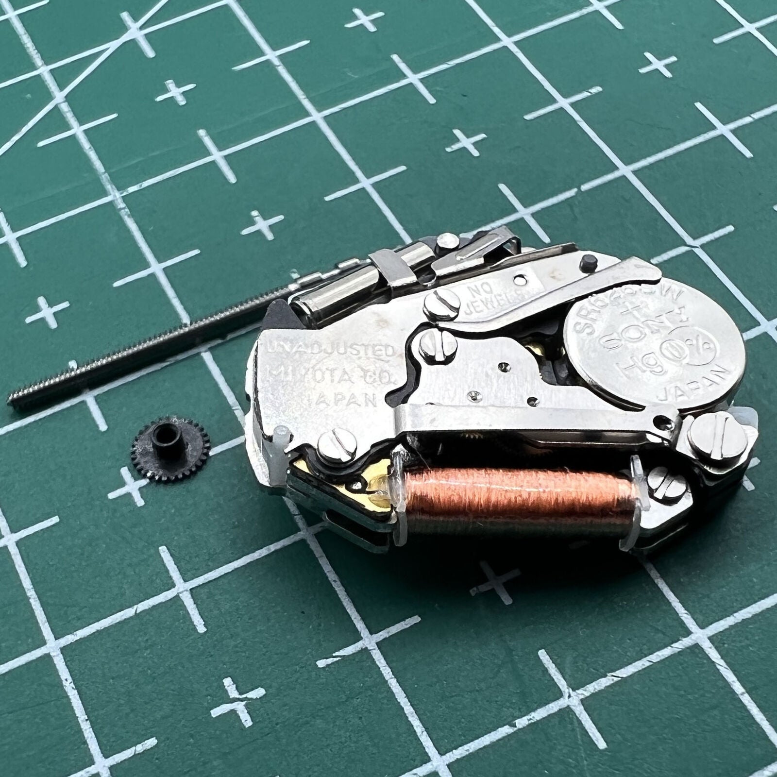 Japan Miyota 2025 quartz watch movement with 2 hands and stem, precise timekeeping by Miyota for repairs.