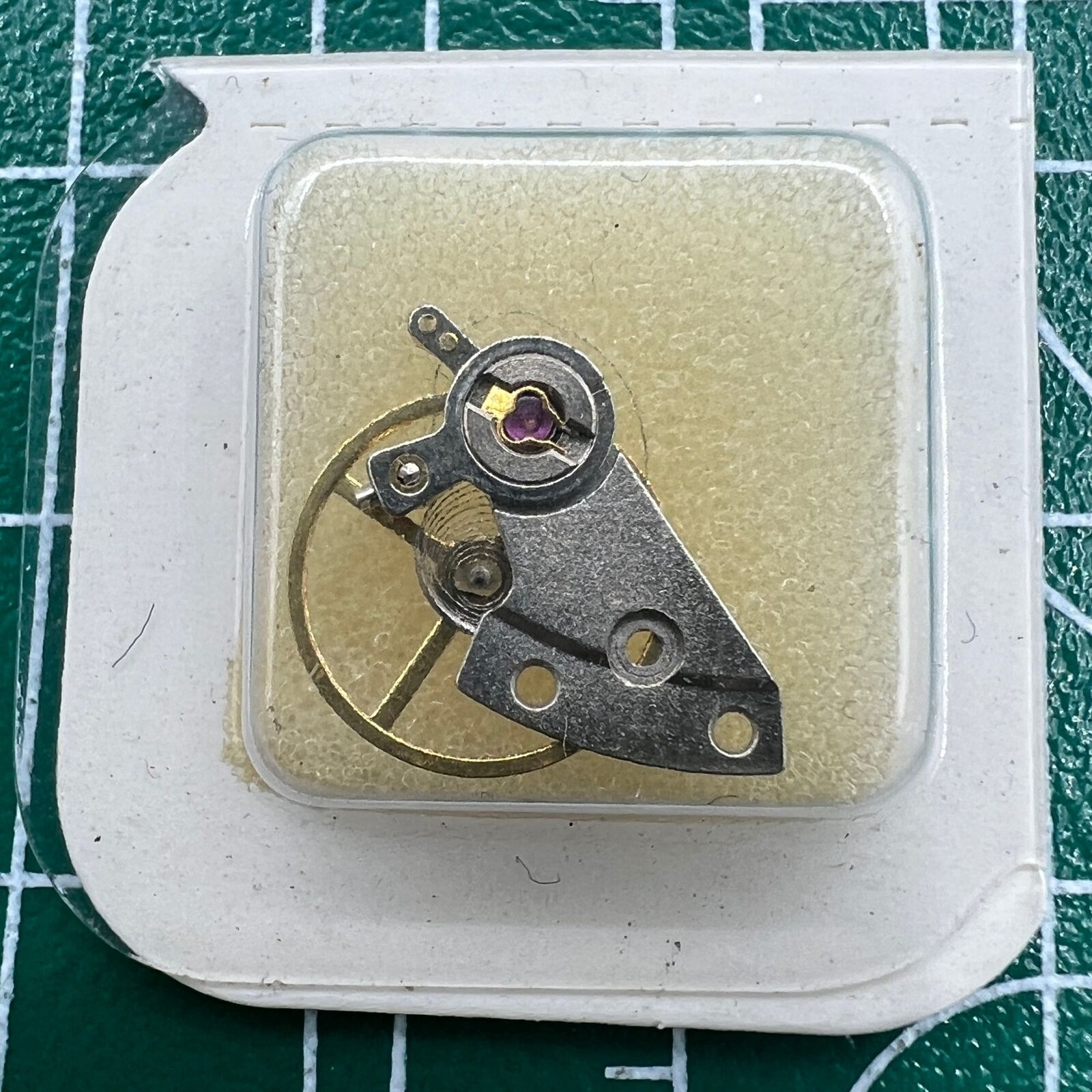 Complete balance wheel with splint for Mingzhu 2813 8205 movement, ideal watch repair parts.