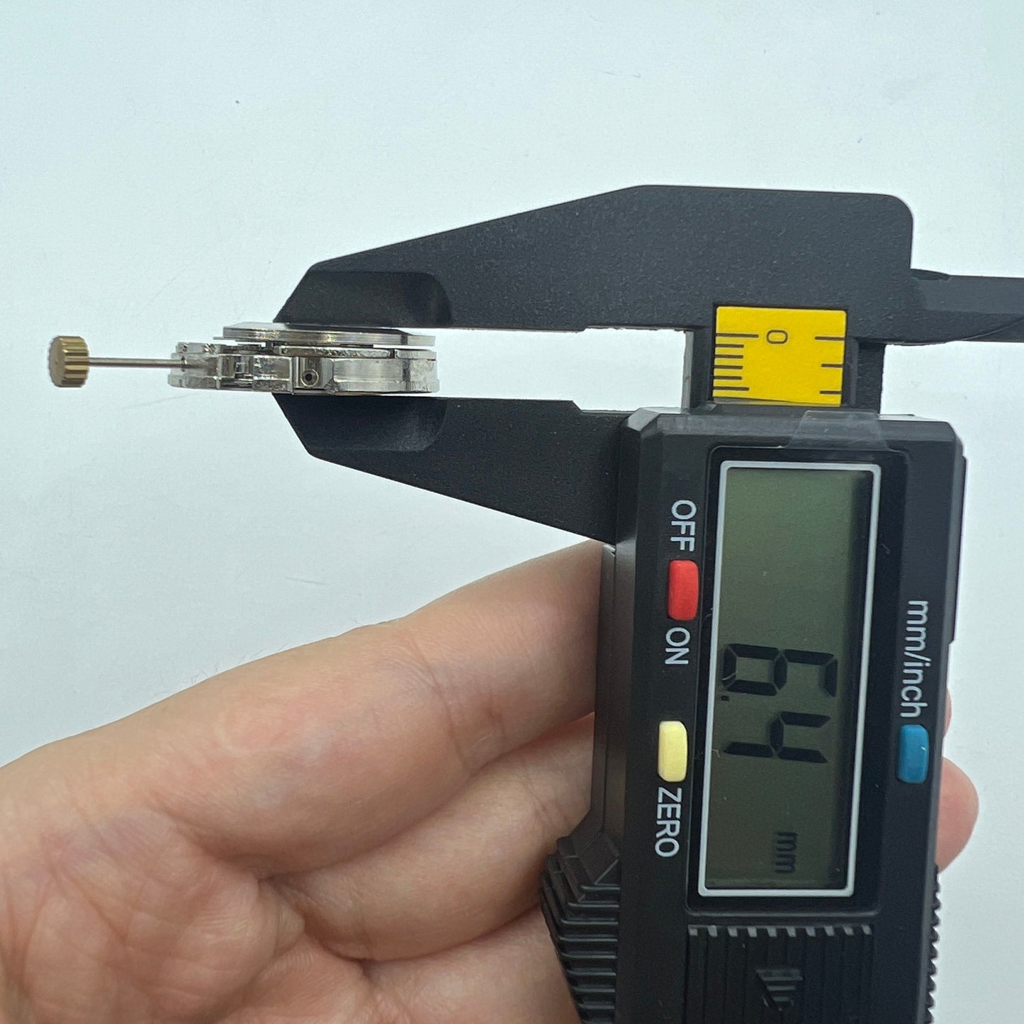 26.5mm 7120 mechanical watch movement, featuring single calendar and 3-hand precision.