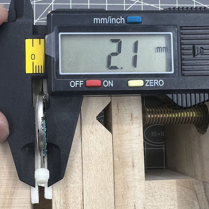 ETA 955.424 quartz watch movement showing day, date, and three-hand display for accurate timekeeping.