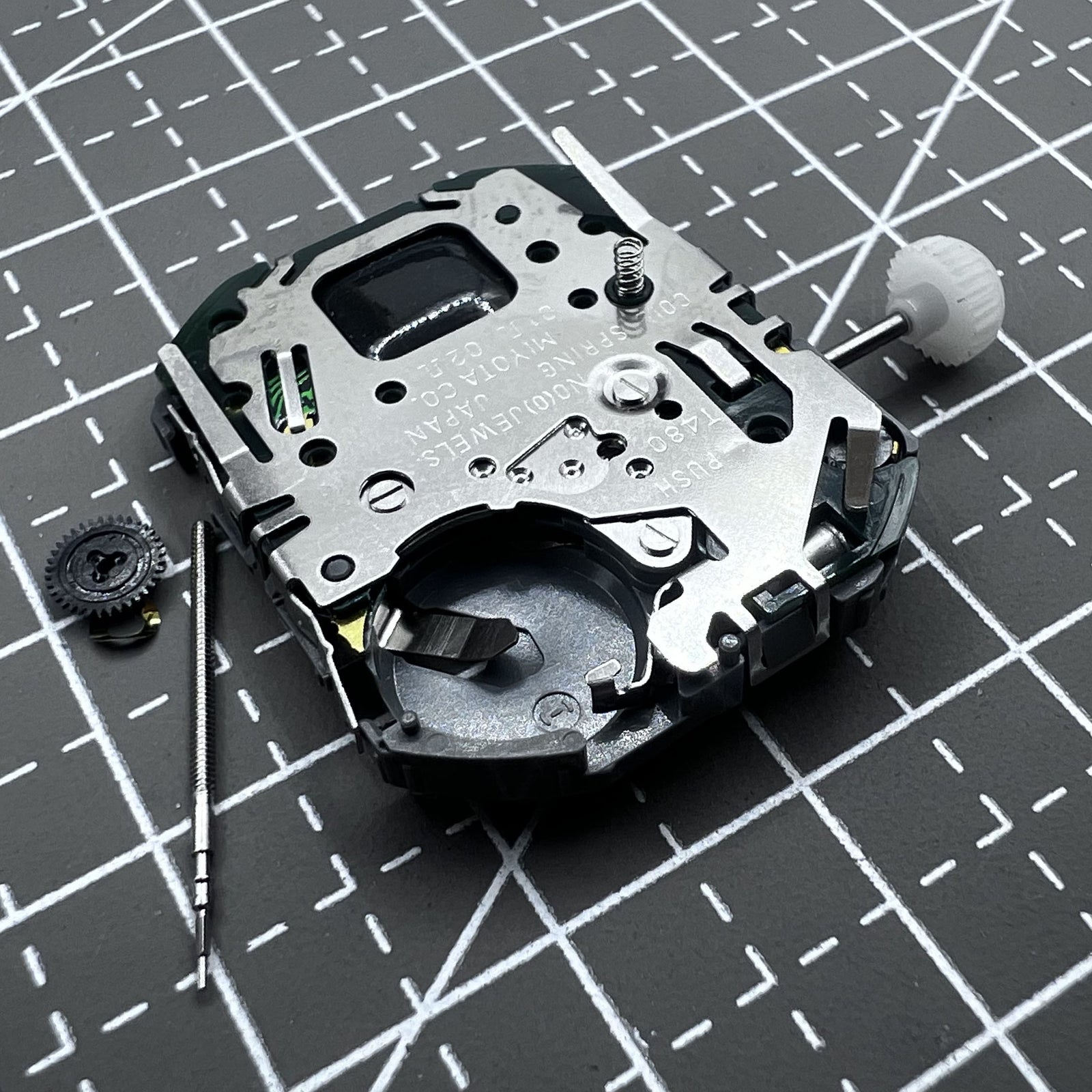 Japan Miyota T480 quartz watch movement with 3 hands and display screen for accurate timekeeping by Miyota.