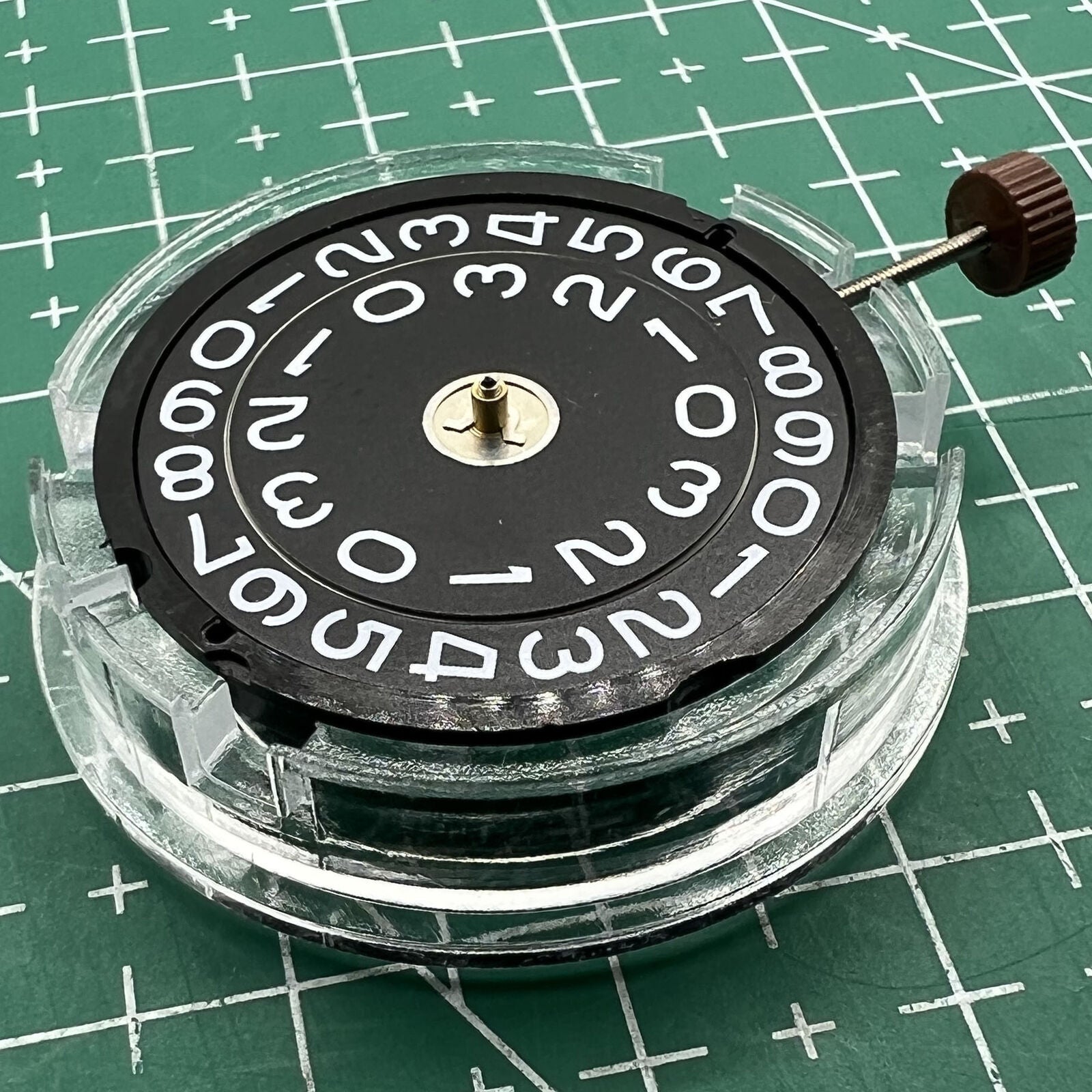 Swiss Ronda 509 quartz watch movement with black disk date at 3 o?clock, ideal for watch repairs.