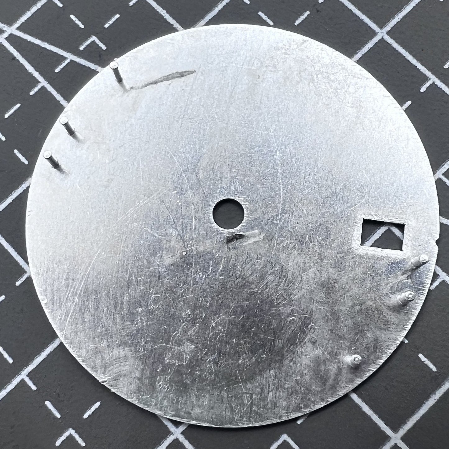 Silver 28.5mm watch dial with calendar, compatible with NH35/36 movement, precision-crafted for elegant timepieces.