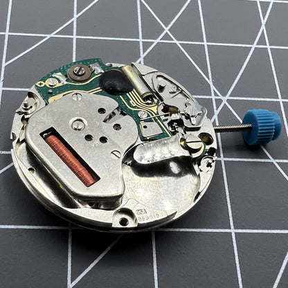 Swiss Made ETA 963.116 quartz watch movement with single calendar at 3 o'clock for accurate timekeeping.