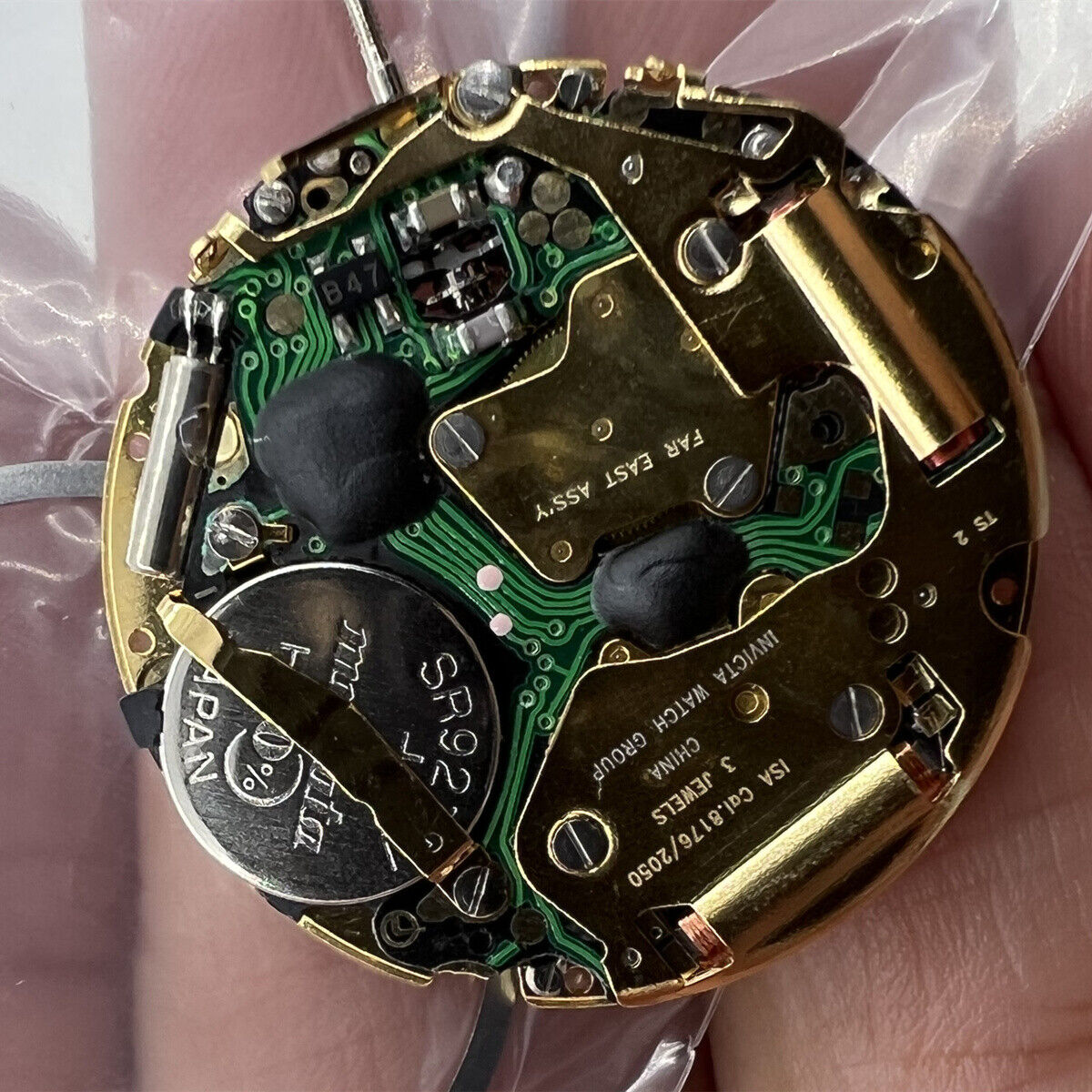 Watchmakers ISA 8176-2050 quartz movement with small second and date at 6, ideal for precise watch repairs