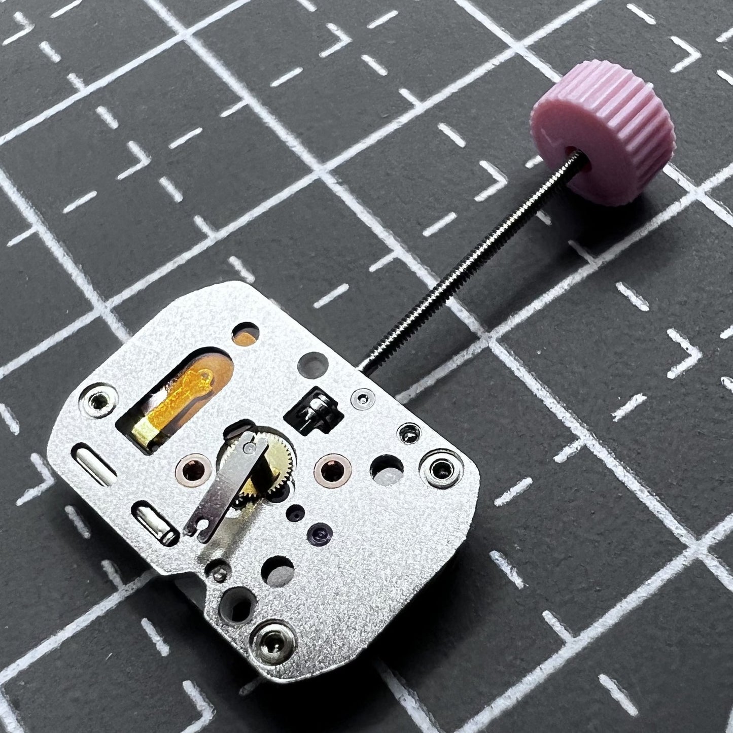 Quarzwerk Ronda 1032 732 watch movement with high hand pin HCP1 for precise timekeeping.