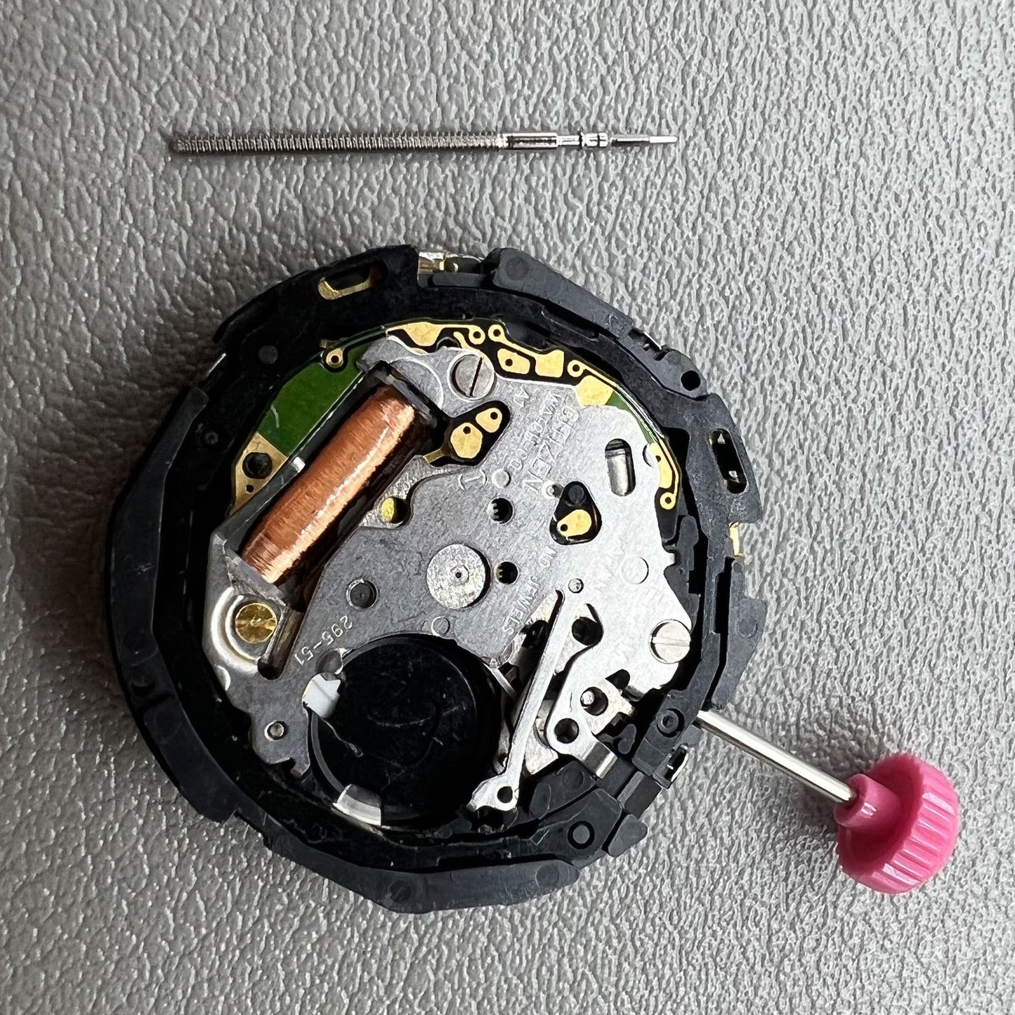 Citizen E100 Eco-Drive Solaruhr Quarzwerk Tag Datum bei Drei