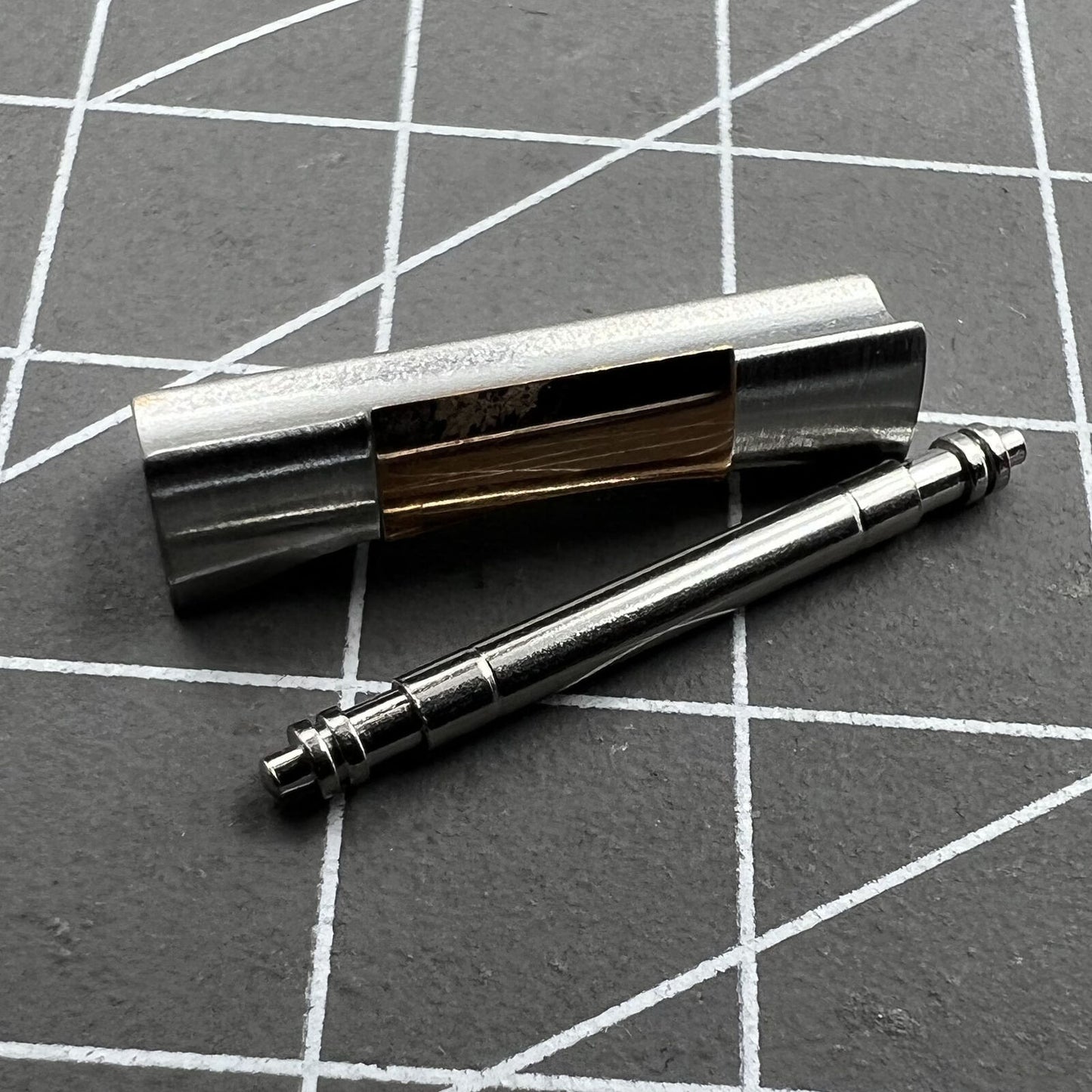 Curved end link connections for Daytona bracelet, 20/21mm width, improving fit and stylish design.