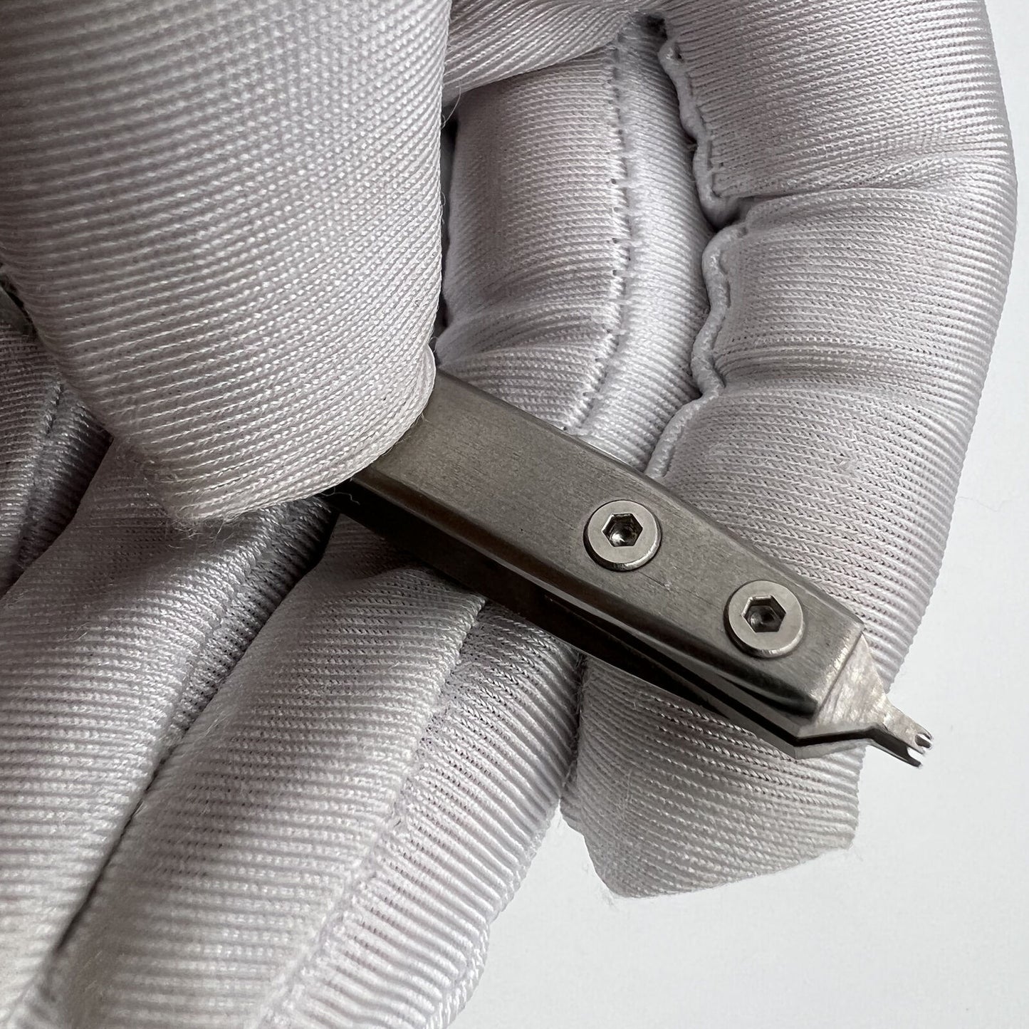 Precision Bergeon 7825 spring bar tweezer with fine tips for easy watch lug removal and fitting.