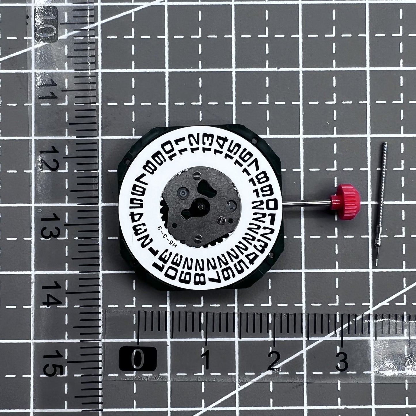 Miyota 2353 Quarzwerk Uhrwerk mit 3 Zeigern und gro�er Datumsanzeige bei 3 Uhr, pr�zise und zuverl�ssig.
