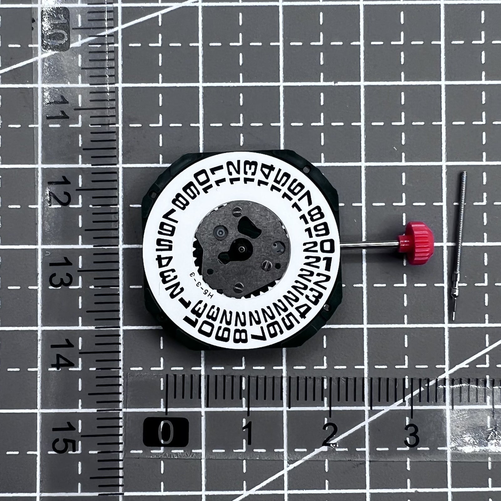 Miyota 2353 Quarzwerk Uhrwerk mit 3 Zeigern und gro�er Datumsanzeige bei 3 Uhr, pr�zise und zuverl�ssig.