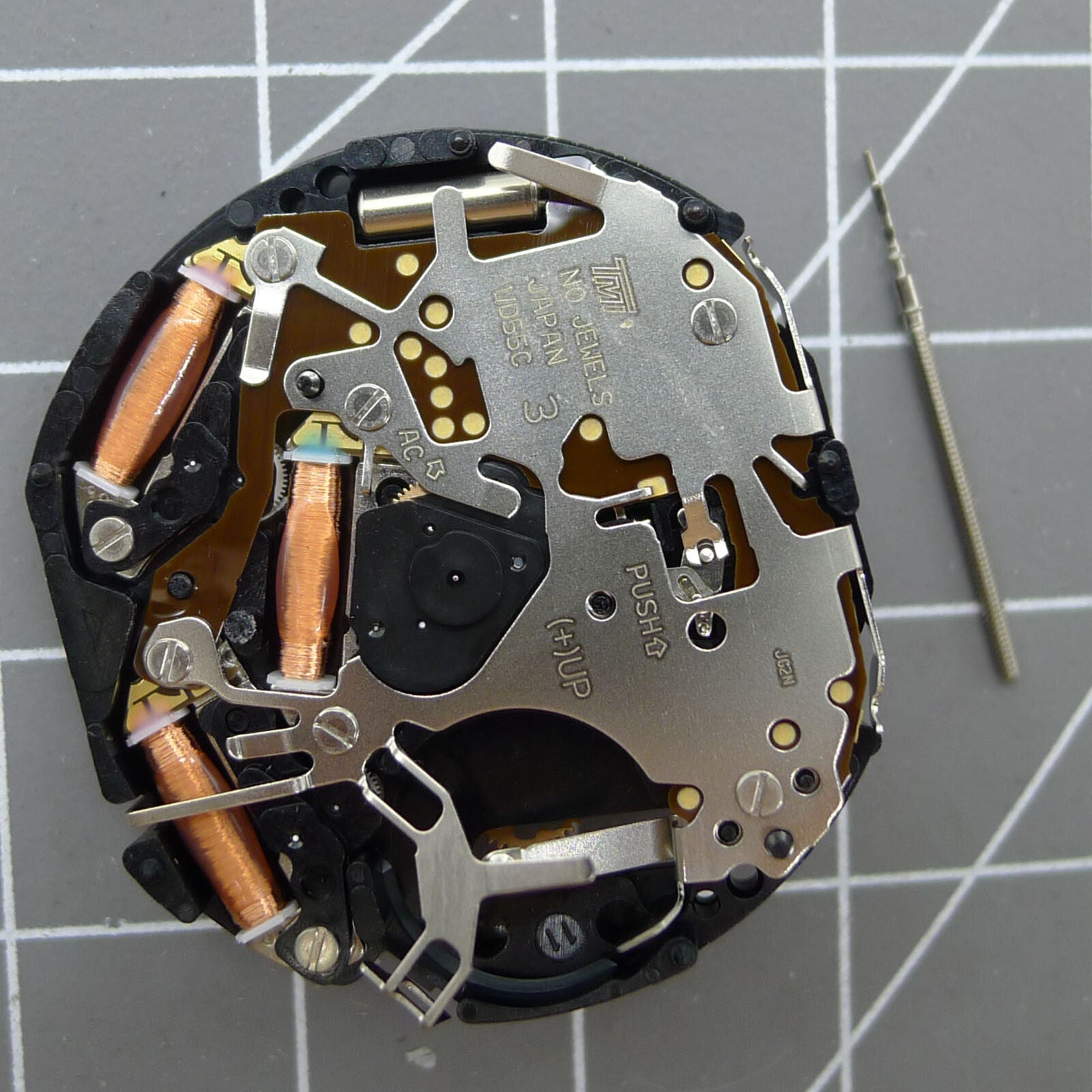 Hattori Epson TMI VD55 quartz watch movement, precision Japanese component for accurate timekeeping and repairs.