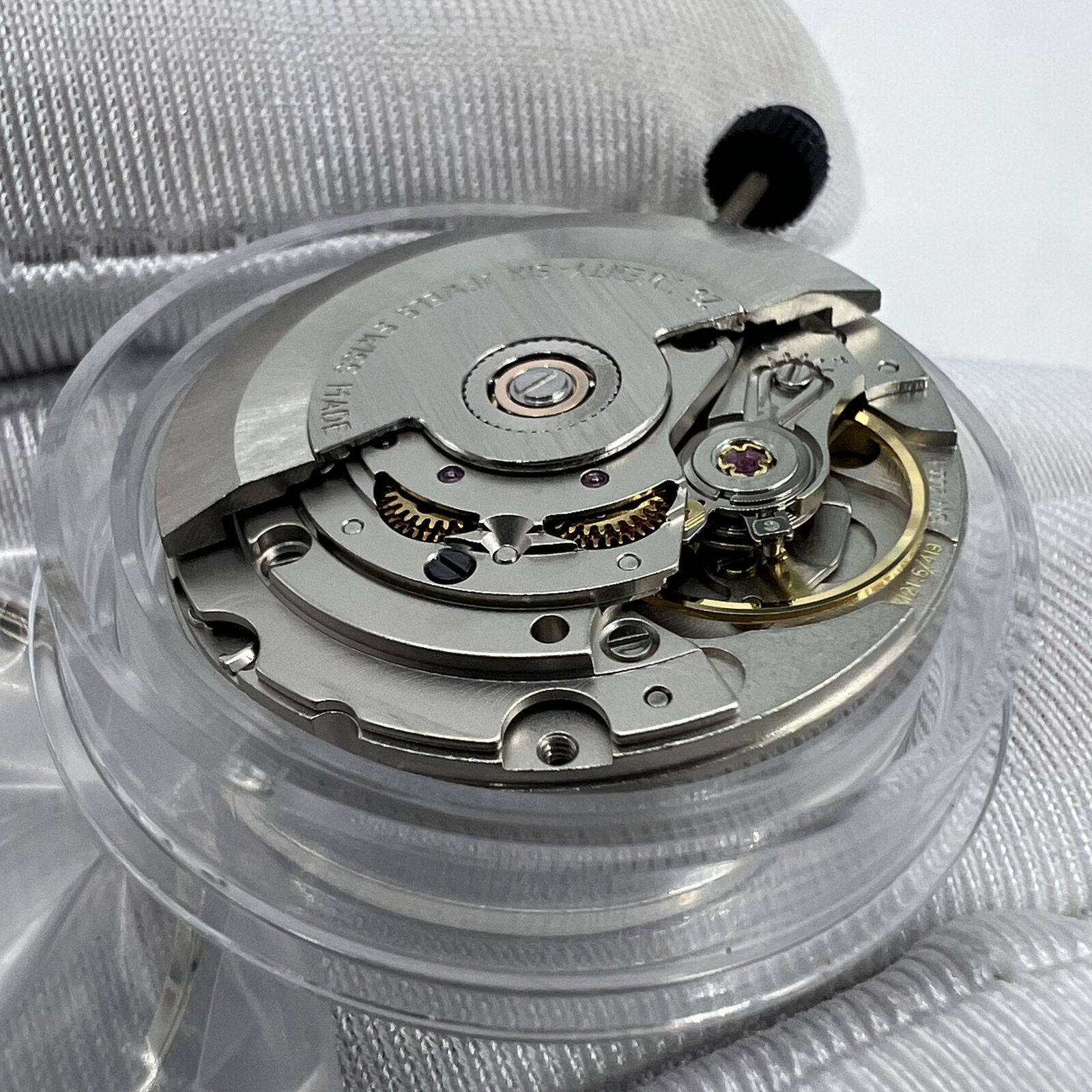 Sellita SW200-1 automatic watch movement, mechanical replacement compatible with ETA 2824-2, precise timekeeping.