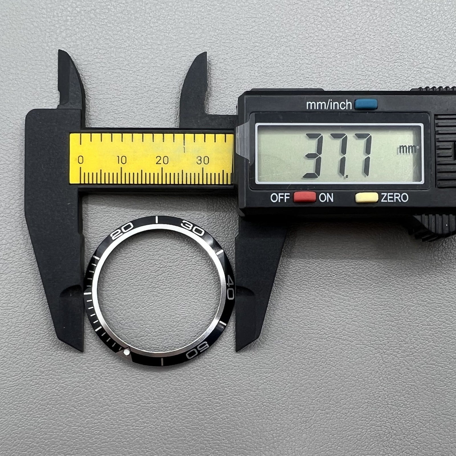 Schwarze Aluminiumlegierung 38mm L�netteinsatz f�r Omega Seamaster 600, robuste Uhrenteile f�r Ersatz und Reparatur.