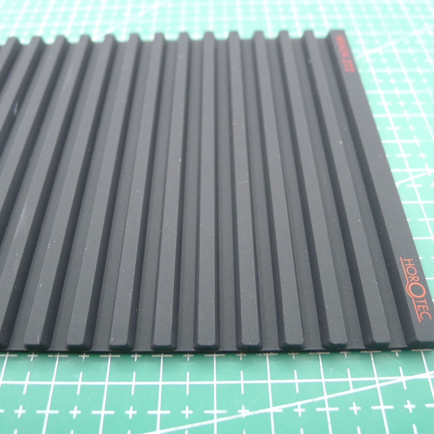 Horotec MSA24.222 black silicone non-slip watch strap featuring 19 grooves for a secure, comfortable fit.