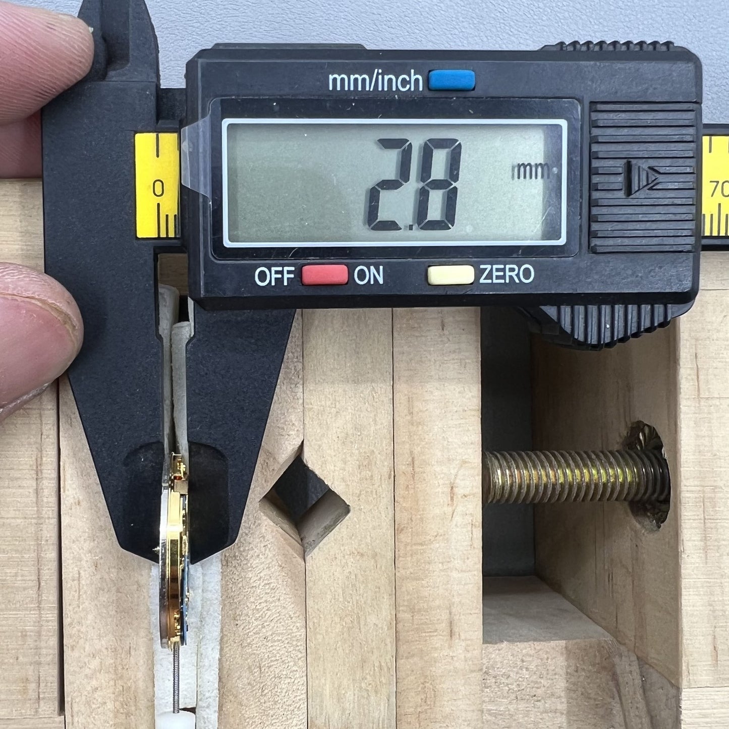 Golden vergoldetes Swiss ETA955.422 Quarzwerk Uhr Kalender Datum