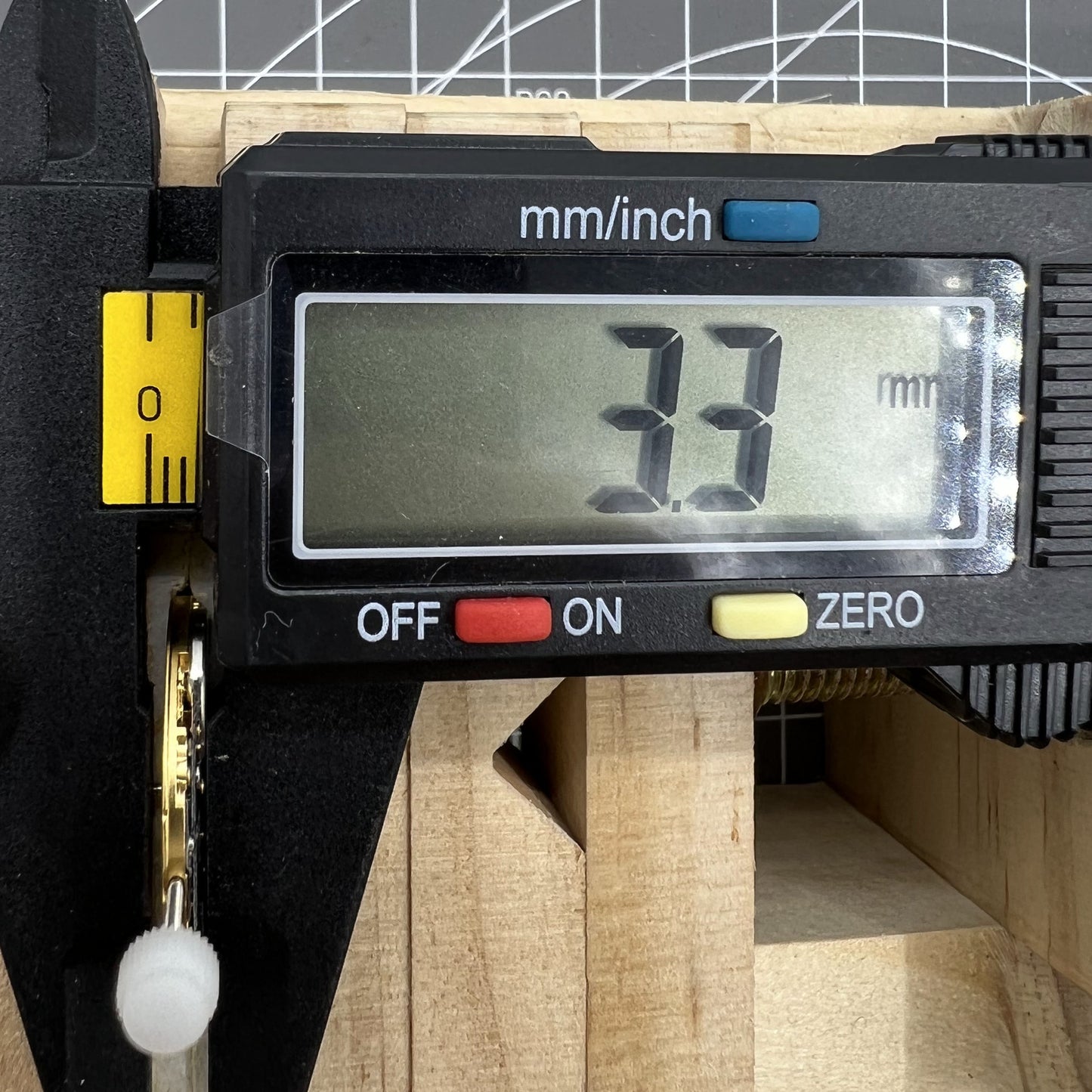 Quarzwerk ETA 255 411 Uhrwerk mit 3 Zeigern f�r pr�zise Uhrenersatzteile von ETA.