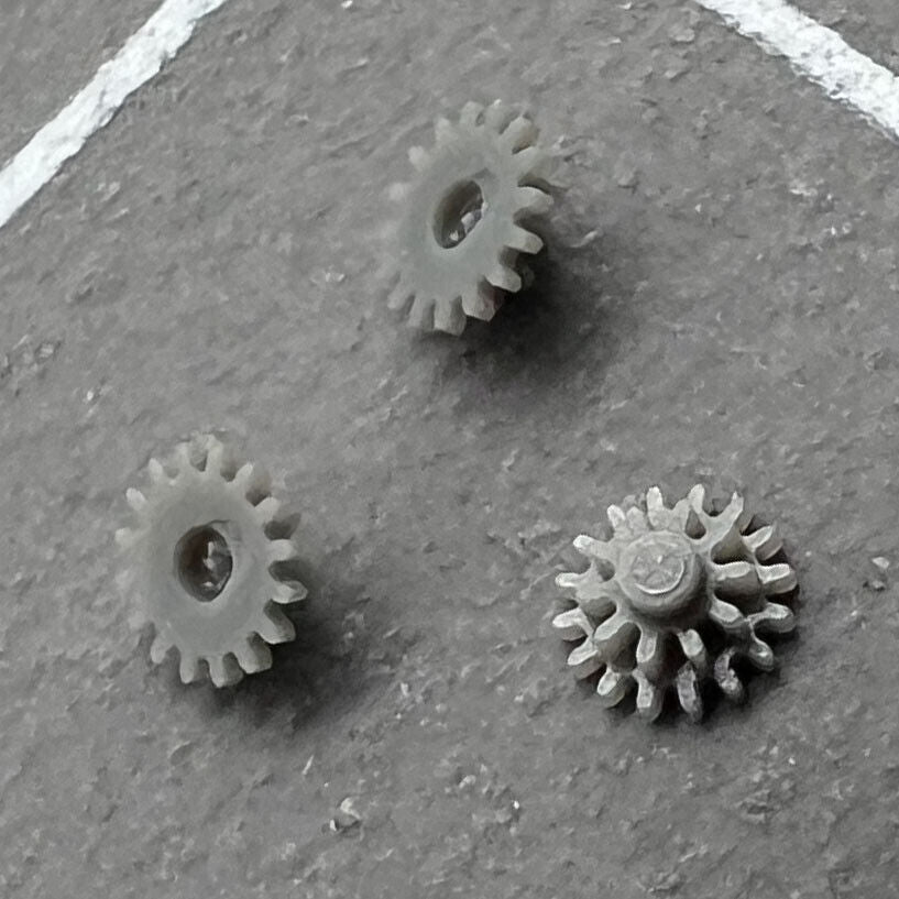 Five-date intermediate wheels set compatible with NH05 NH06 movements