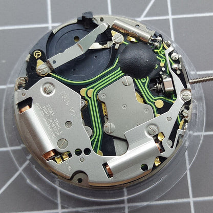 Swiss ISA 8172 quartz watch movement with date display at 4 o?clock, compatible replacement for ISA 8162 models.