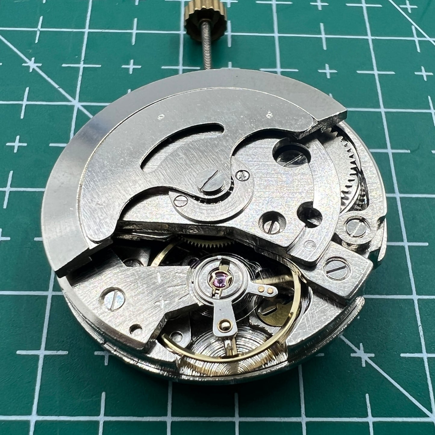 26.5mm 7120 mechanical watch movement with single calendar and three hands, ensuring precise timekeeping.