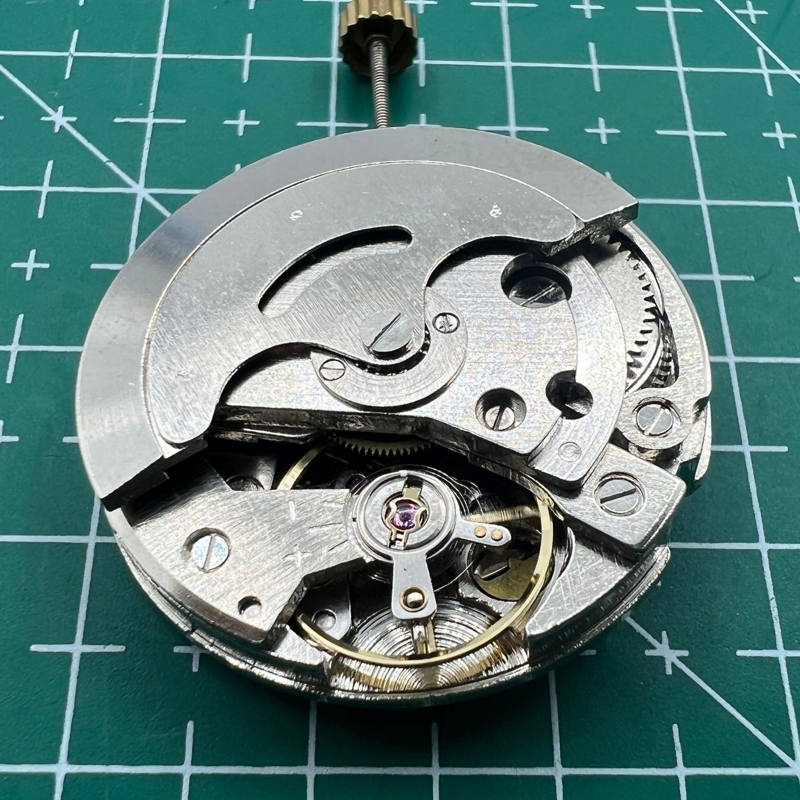 26.5mm 7120 mechanical watch movement with single calendar and three hands, ensuring precise timekeeping.