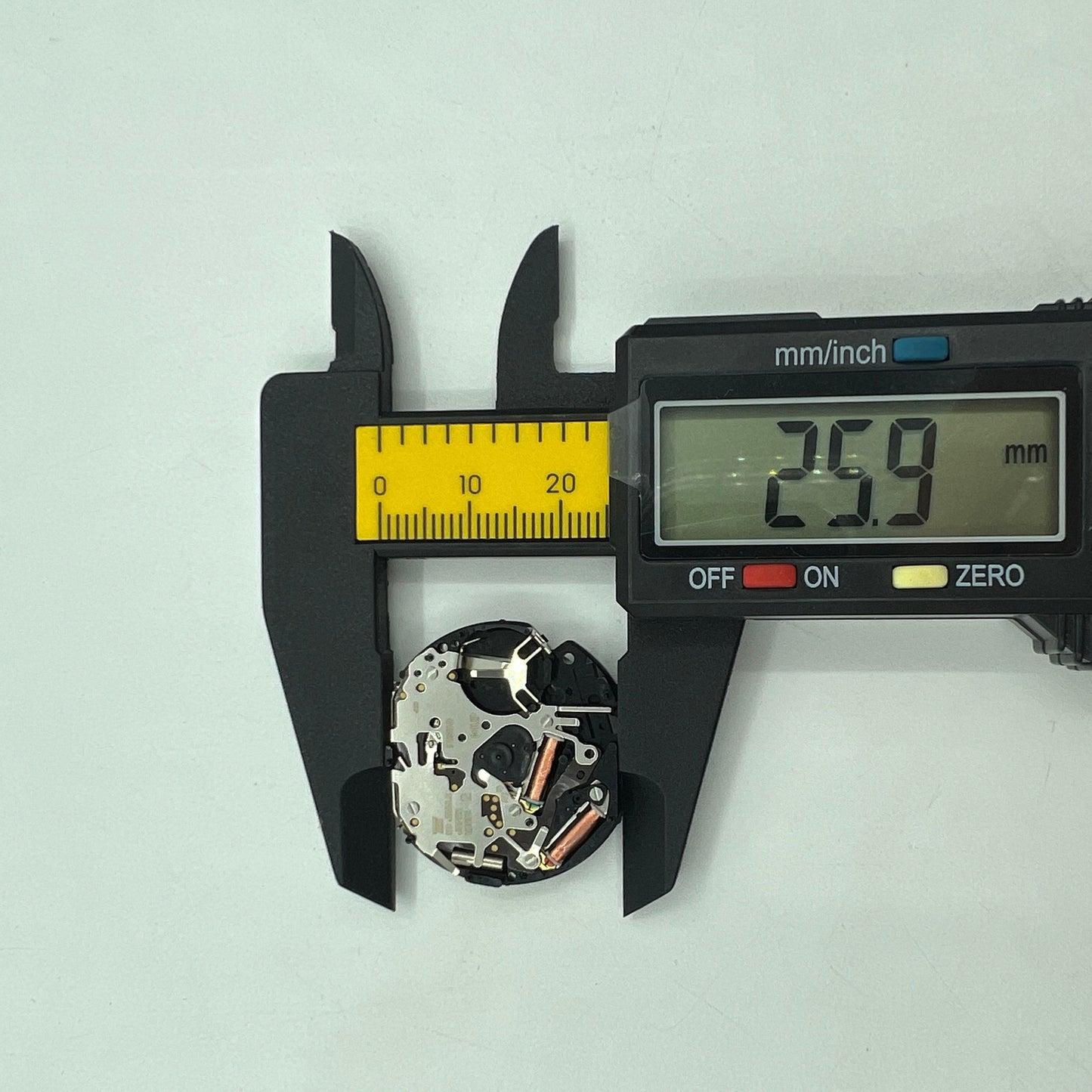 Hattori Epson VD53 quartz watch movement with date window at 6 o?clock, perfect for repairs and replacements.