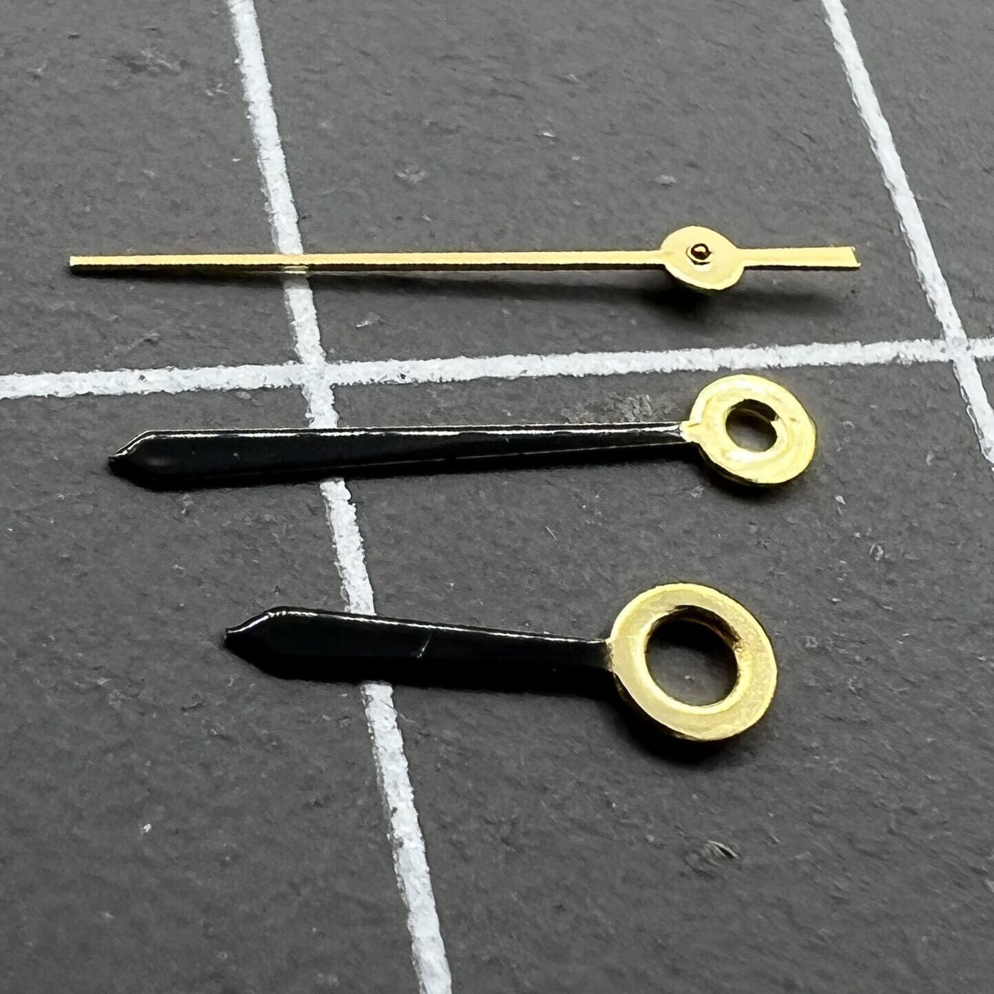 Arrow-shaped watch hands for Ronda 763 quartz movement, perfect for stylish watch repairs and upgrades.
