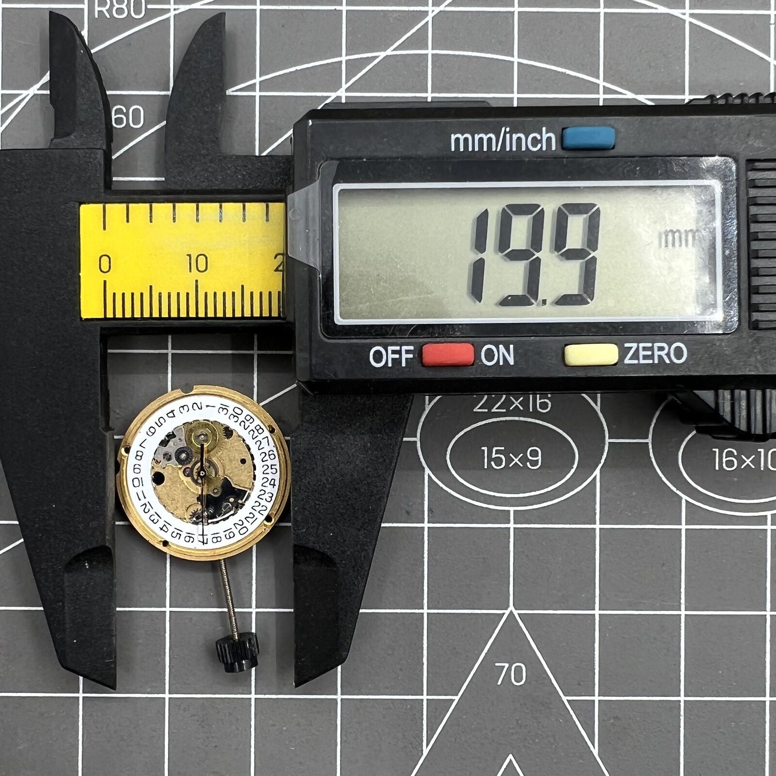 ETA 956.412 quartz watch movement featuring 3 hands and date display at 3 o'clock for precise timekeeping.