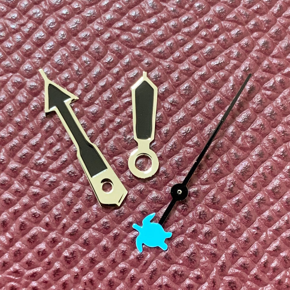 Black watch hands set with second hand for NH35/NH36/4R36 movement, compatible with Turtle/Fish models.