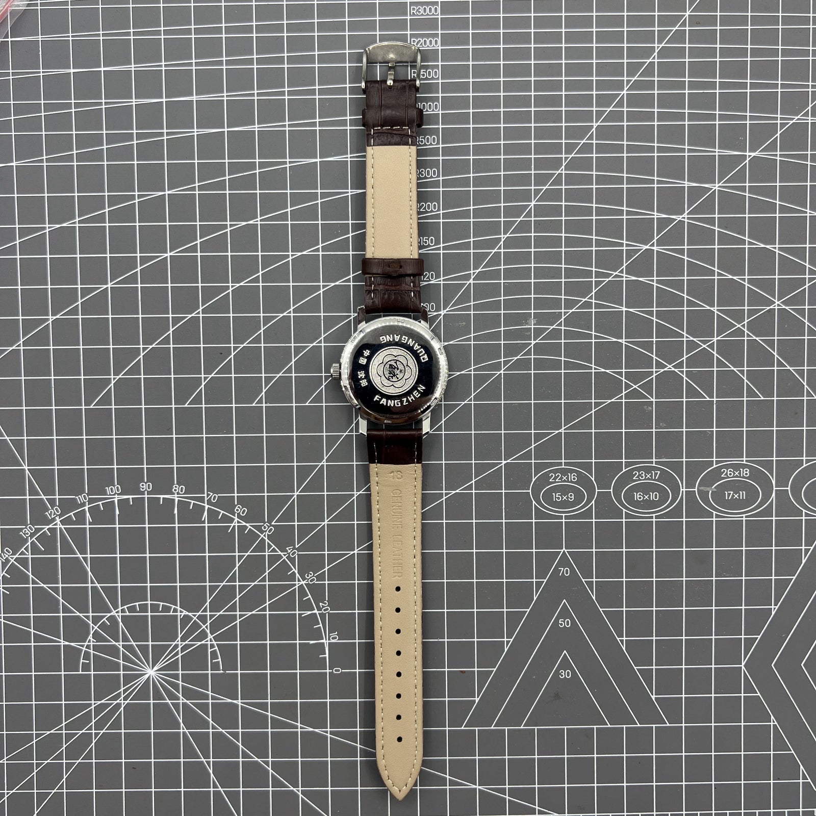 China Baihua 37mm manual mechanical watch with silver dial, 19 jewels, shock-resistant, classic style.