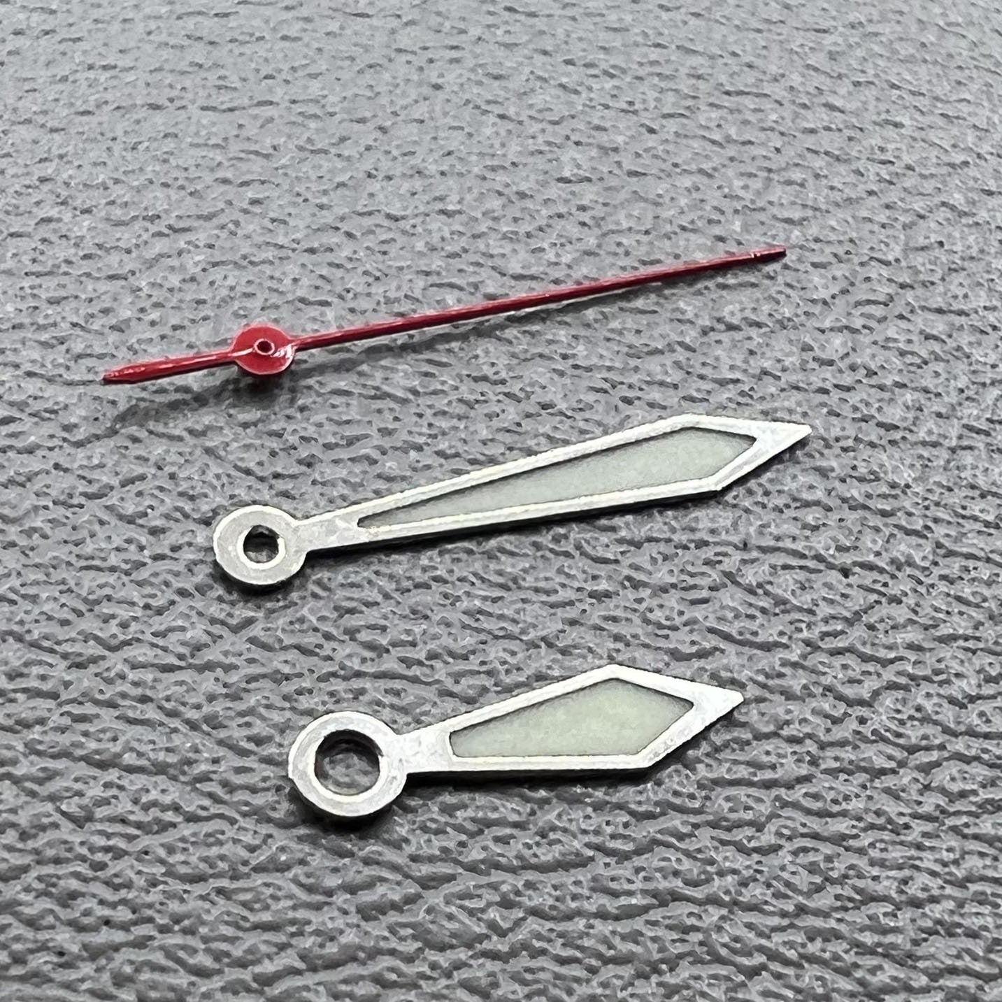 2 Sets Pack Rote Sekundärzeiger Silber Einfassung Grüne Leuchtmasse Miyota 1M12