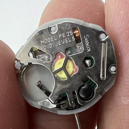 Sunon PE25 quartz watch movement with 3 hands, date display at 3 o'clock for precise timekeeping.