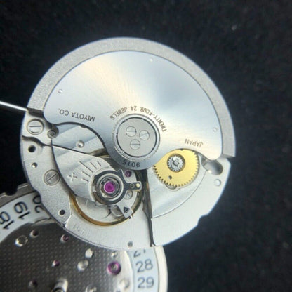 Miyota Citizen 9015 automatic watch movement showing date feature at 3 and 6 o?clock positions.