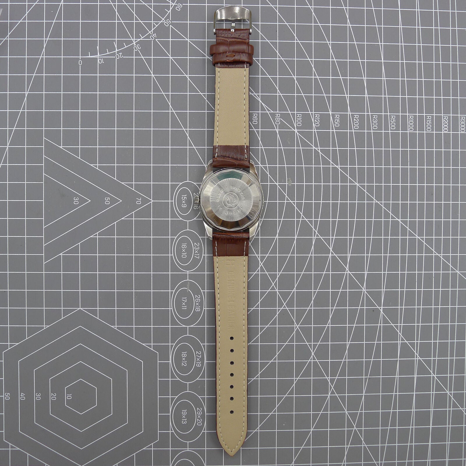 Dandong Peacock 37mm manual watch with golden dial, single calendar, 33 jewels, elegant style.