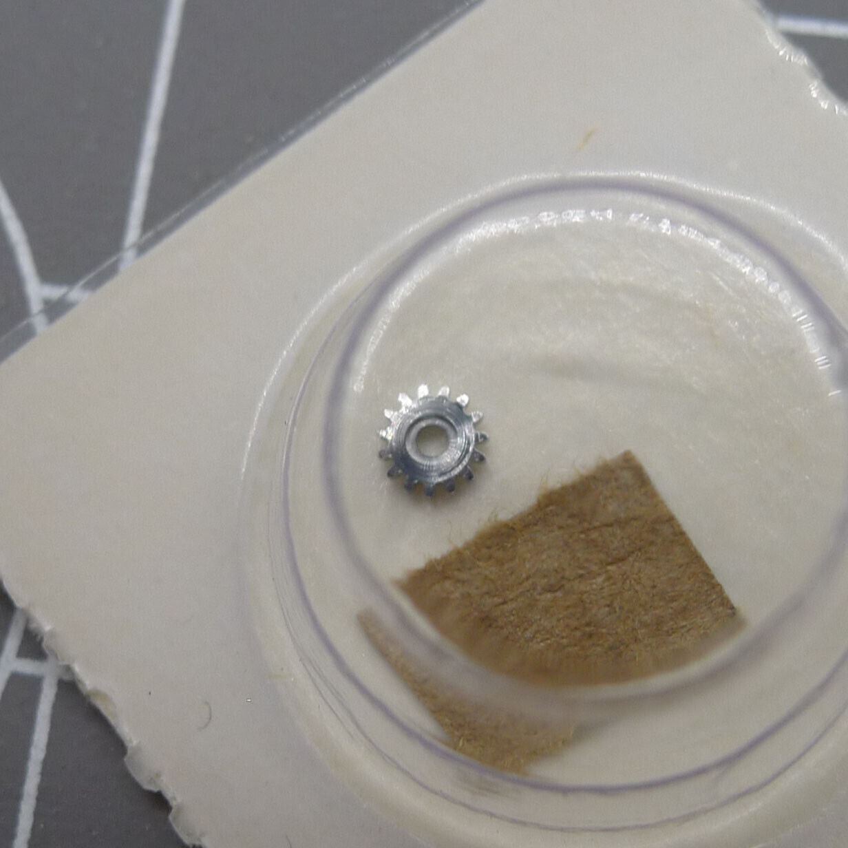 Winding pinion for 1530 1570 watch movement - precise replacement part for smooth timekeeping.