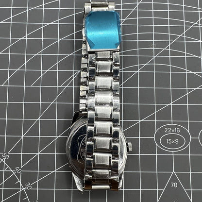 38mm Shanghai Diamond manual watch with white dial and silver case, featuring 17 jewels for accuracy.