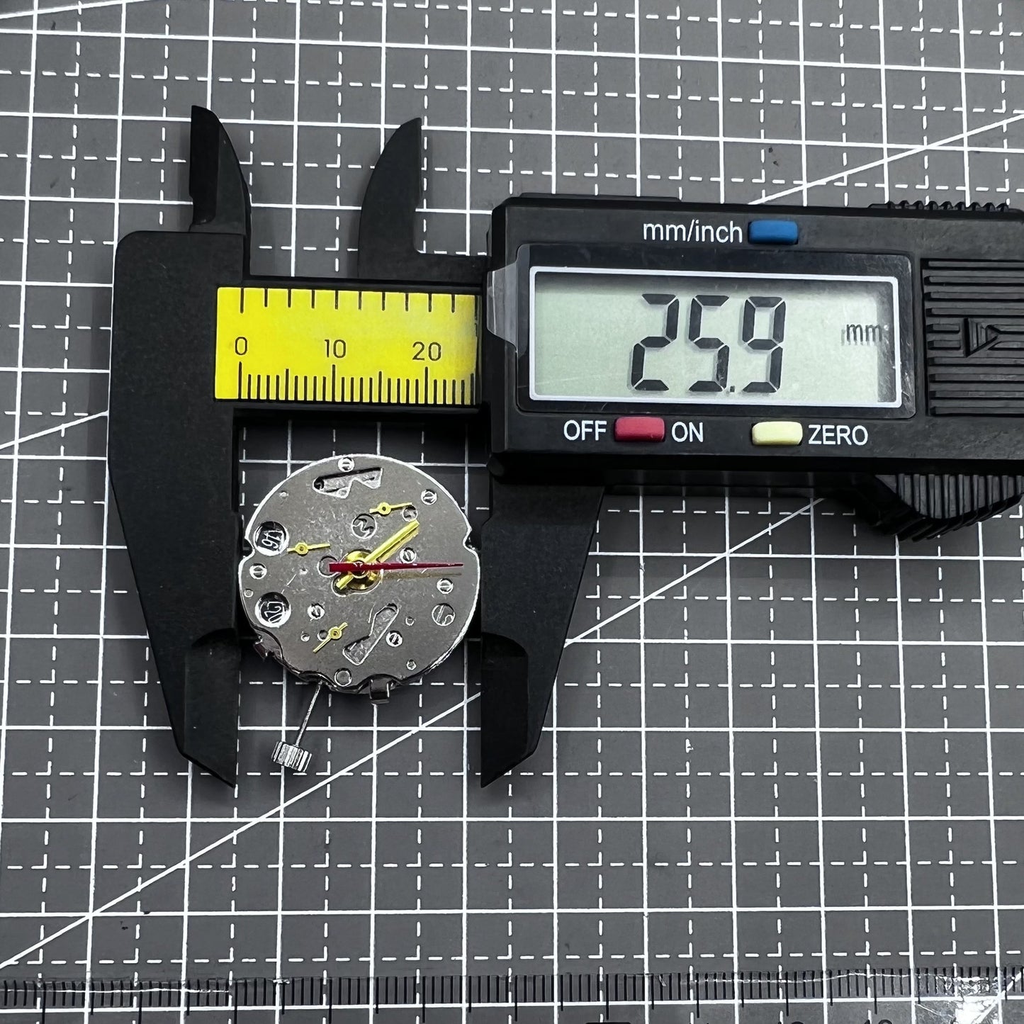 Seagull ST16 mechanische Herrenuhr mit schwarzem Zifferblatt, Datum bei 6 Uhr, 7 Zeigern und Kalenderfunktion.