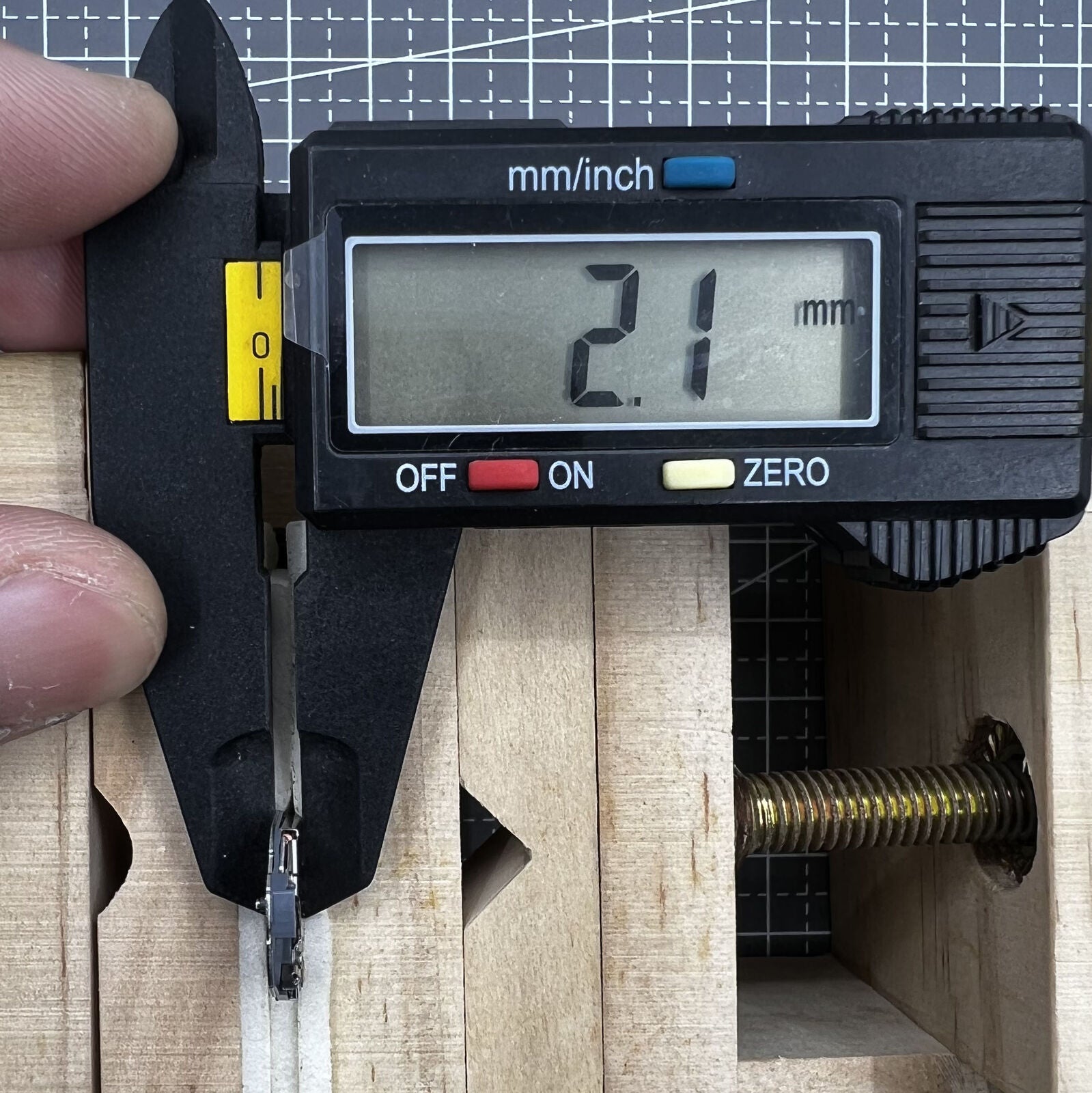 Miyota GL24 silver quartz movement with two hands, precise timekeeping for watch repair and accessories.