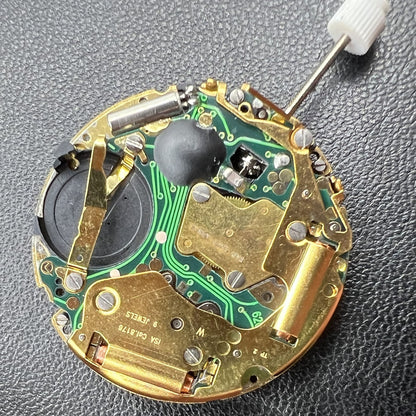 Swiss ISA Quarzuhrwerk 8176-2050 watch movement with small seconds at 2 o'clock and date at 6 o'clock for precision timekeeping.