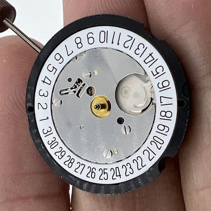 Ronda 505 Swiss quartz watch movement with date display at 6 o'clock, precise timekeeping.