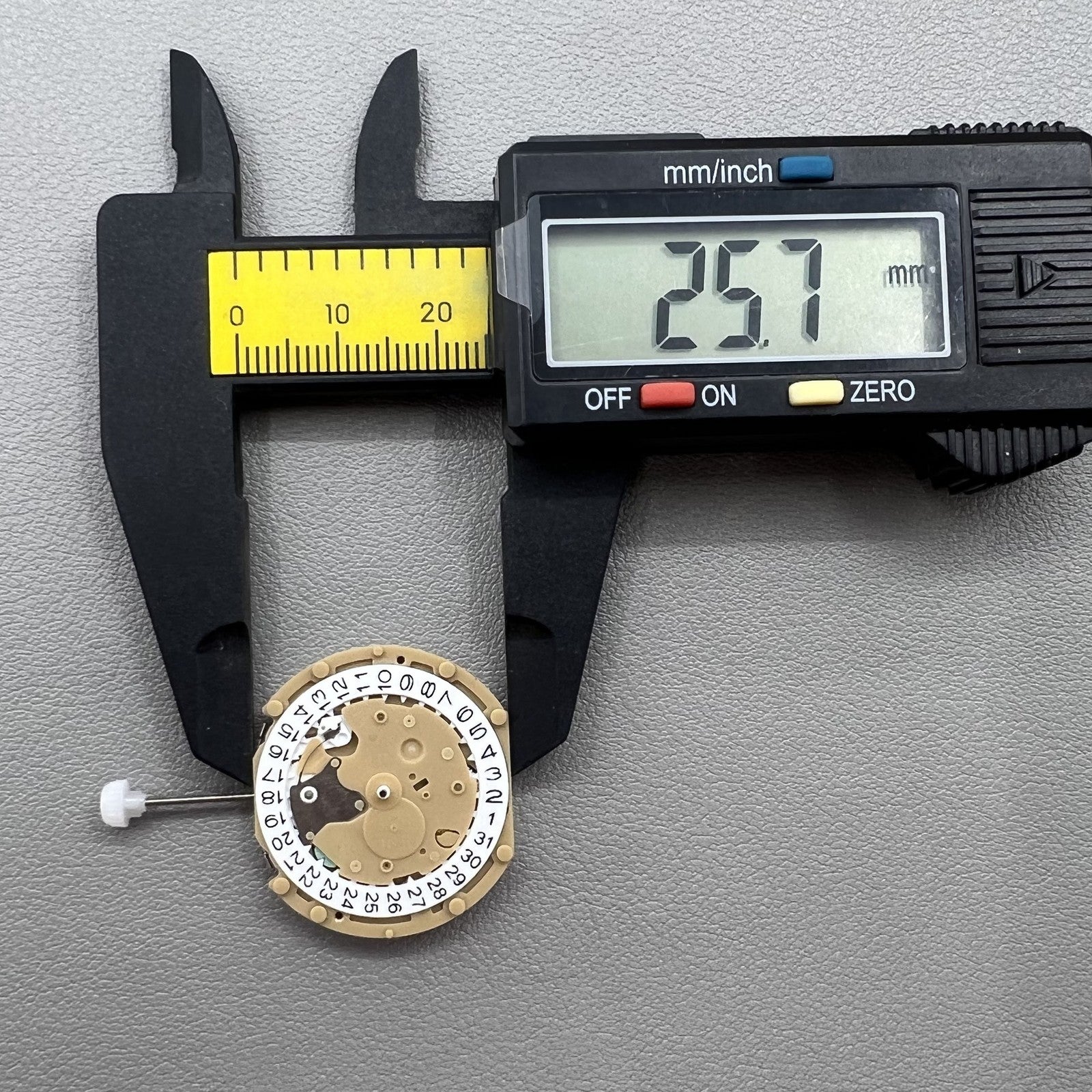 Sunon PE60 quartz watch set with 3 hands, date at 3, and subdials at 3, 6, 9 o?clock, ideal for watch repair.