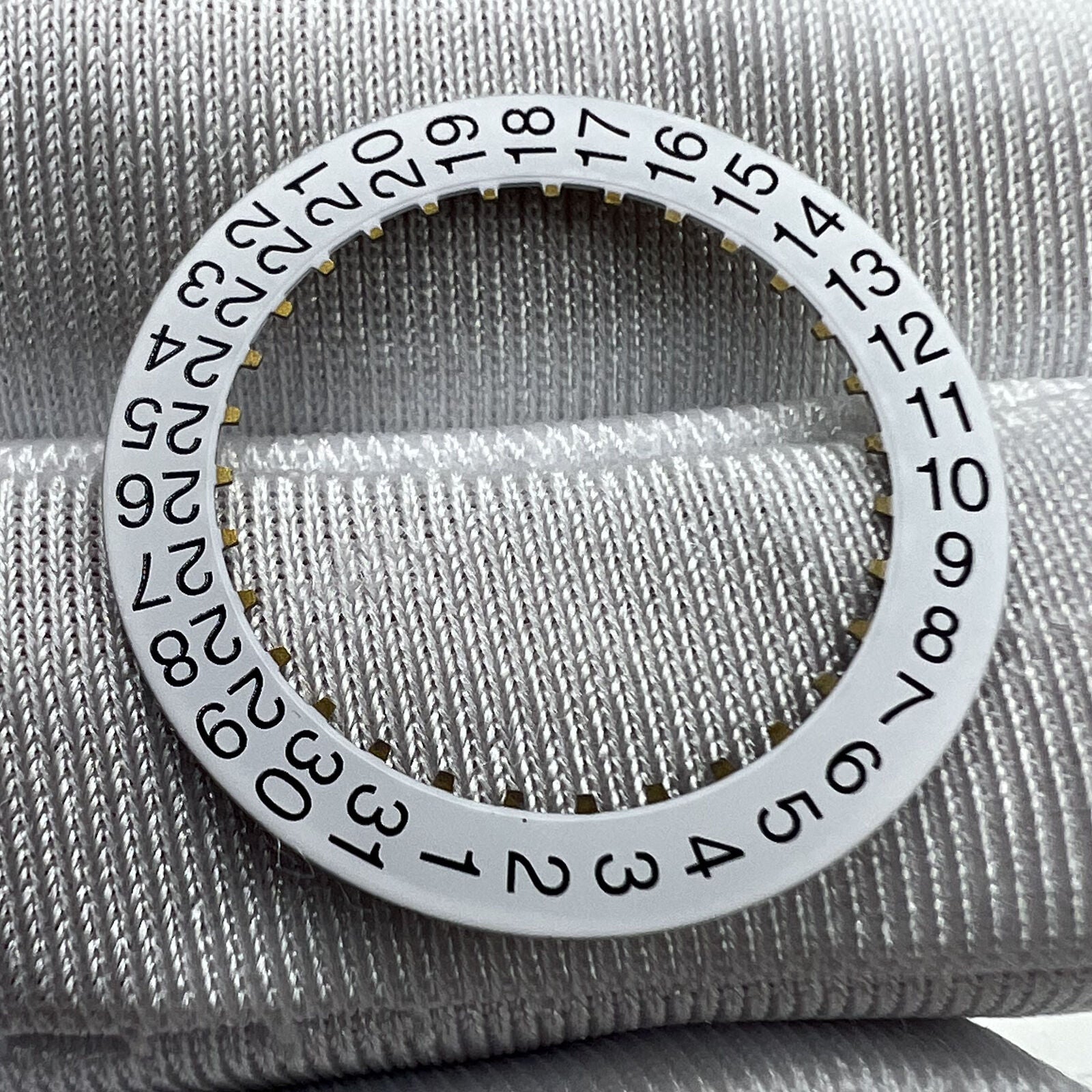 Seagull 2824 white date wheel disk with clear markers for precise watch date display.