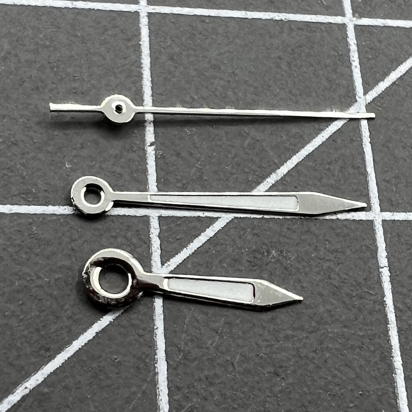 Aiguilles de montre lumineuses argentées et vertes de 12 mm pour mouvement à quartz Ronda 515.