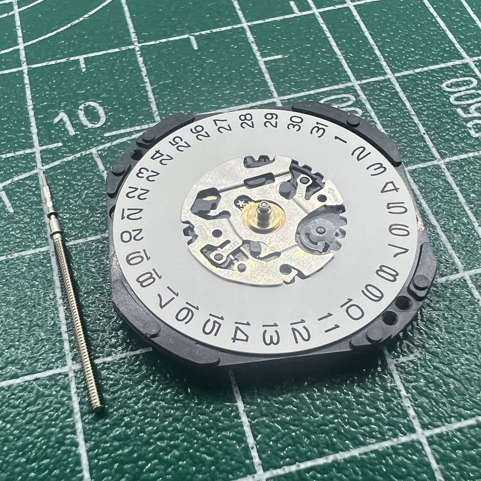 Hattori Epson TMI VX3K quartz watch movement with date function, Japan-made precision for watch accessories.
