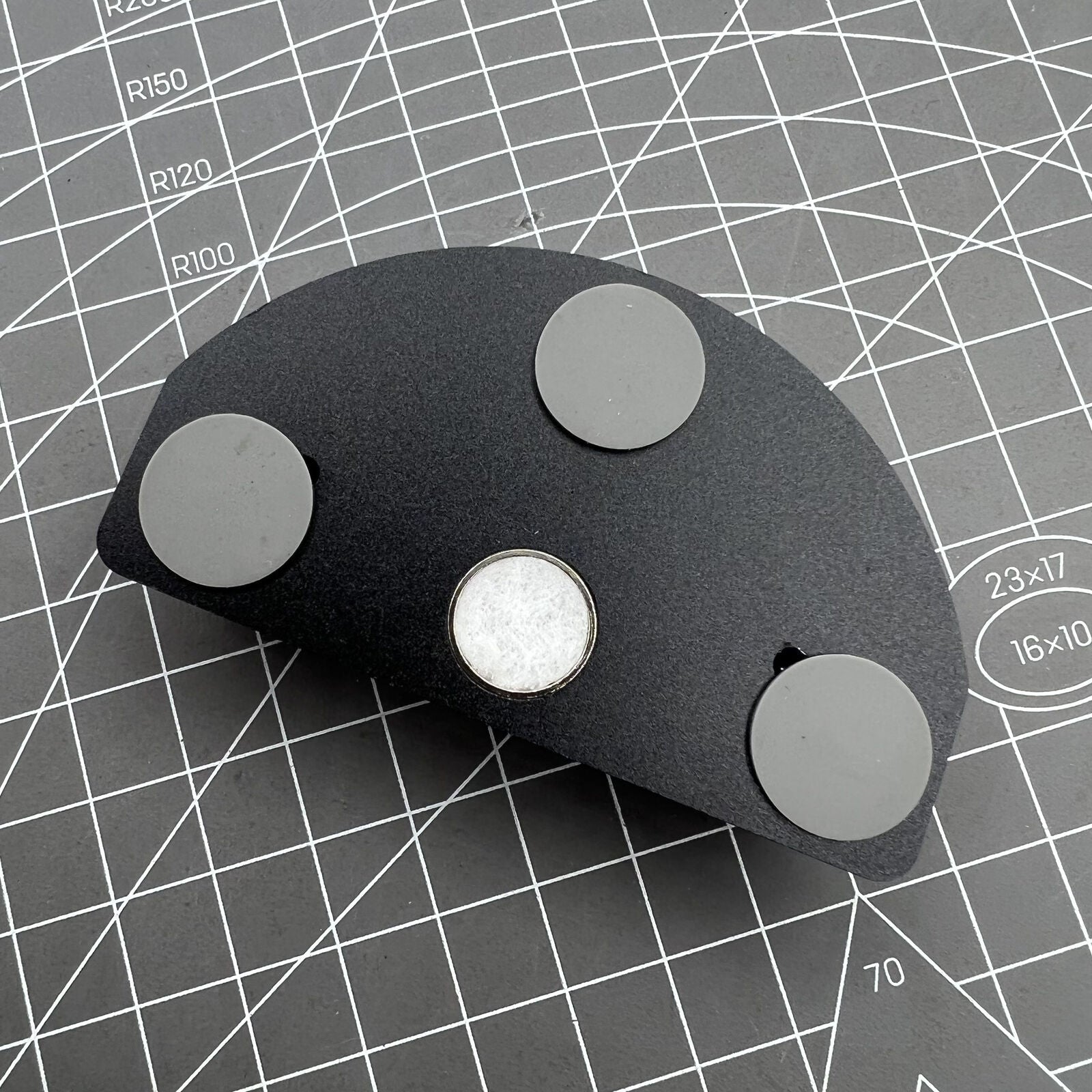 Die-cast alloy BG 30180 oil cup stand with 3 containers for precise watch repair and maintenance tools.