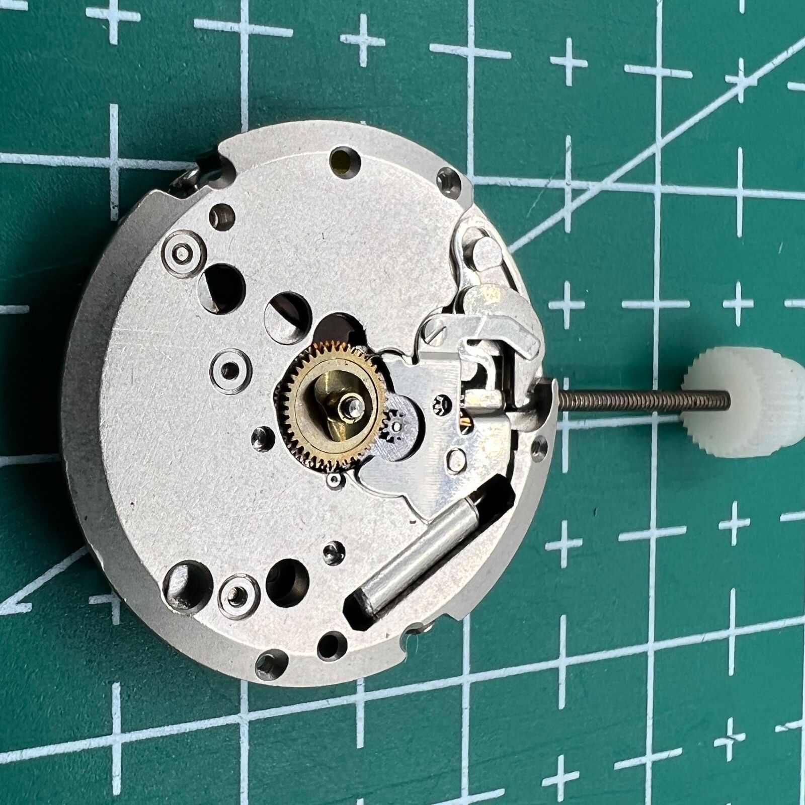 ETA 581.001 Swiss Made quartz watch movement with 2 hands, precise timekeeping for repairs by ETA