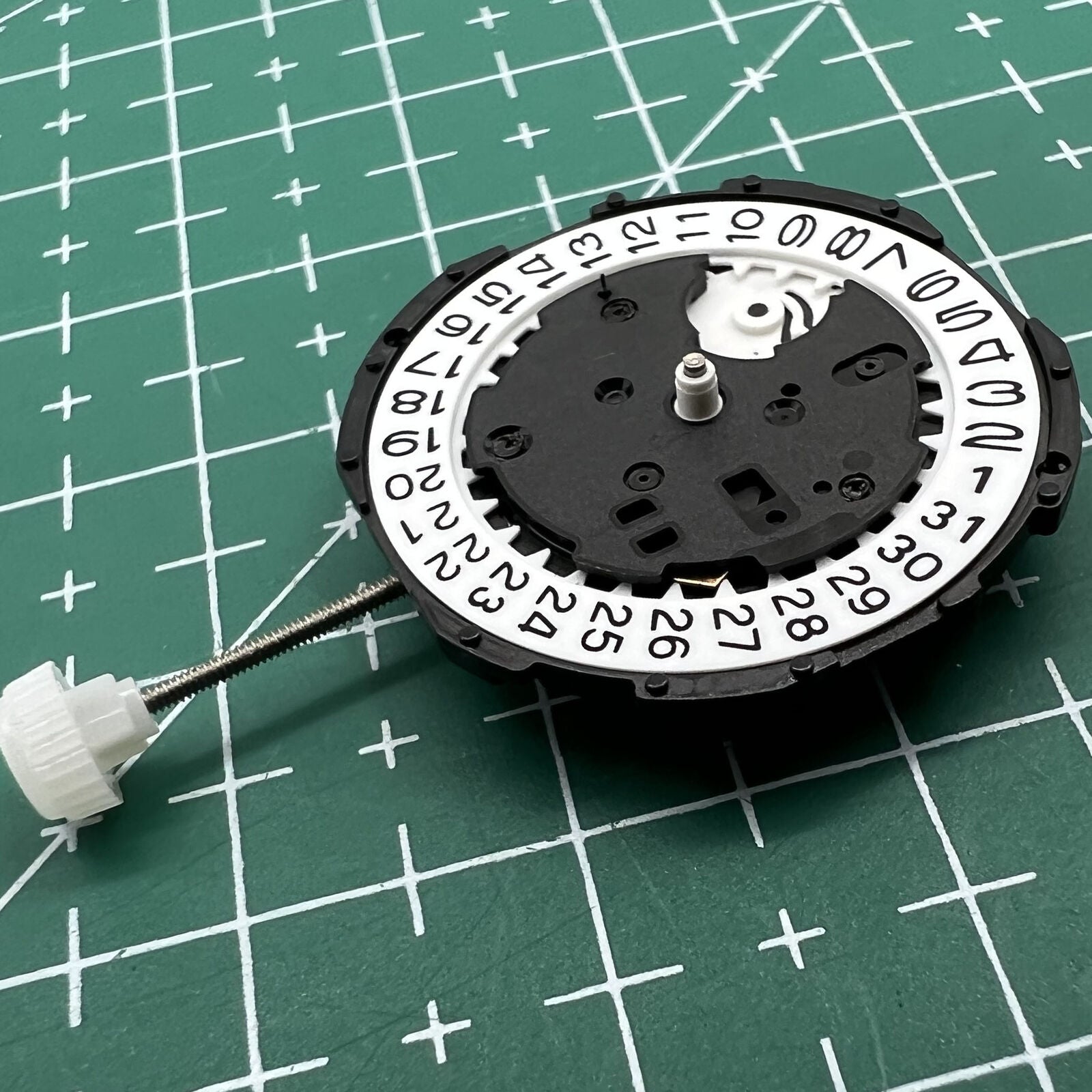 Sunon PE46 quartz watch movement with 2 hands, date display at 3 o'clock for precise timekeeping.
